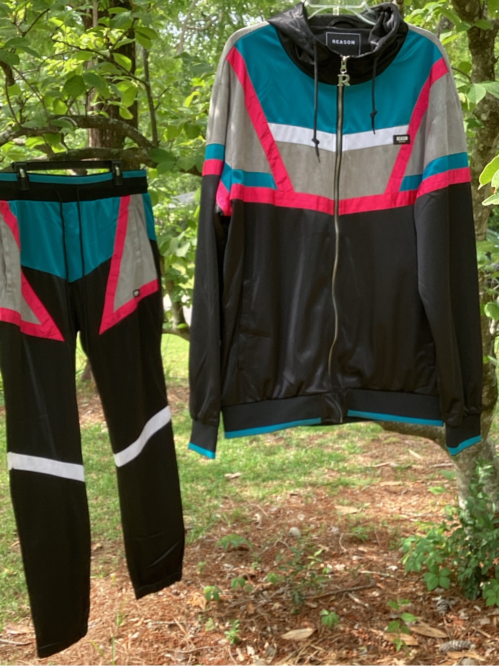 Reason Black Track Set With Teal Accent